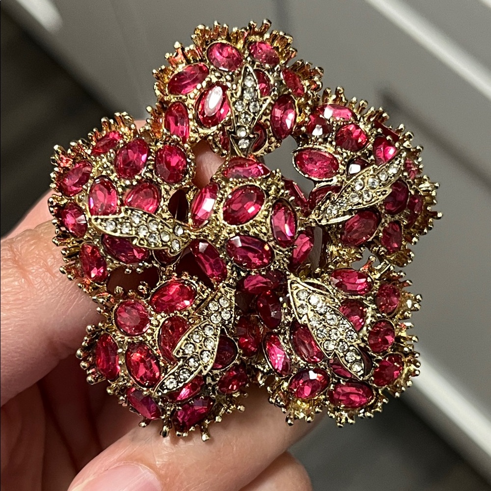 “Trypophobic” ANNE KLEIN Flower brooch w/ many Swarovski crystals